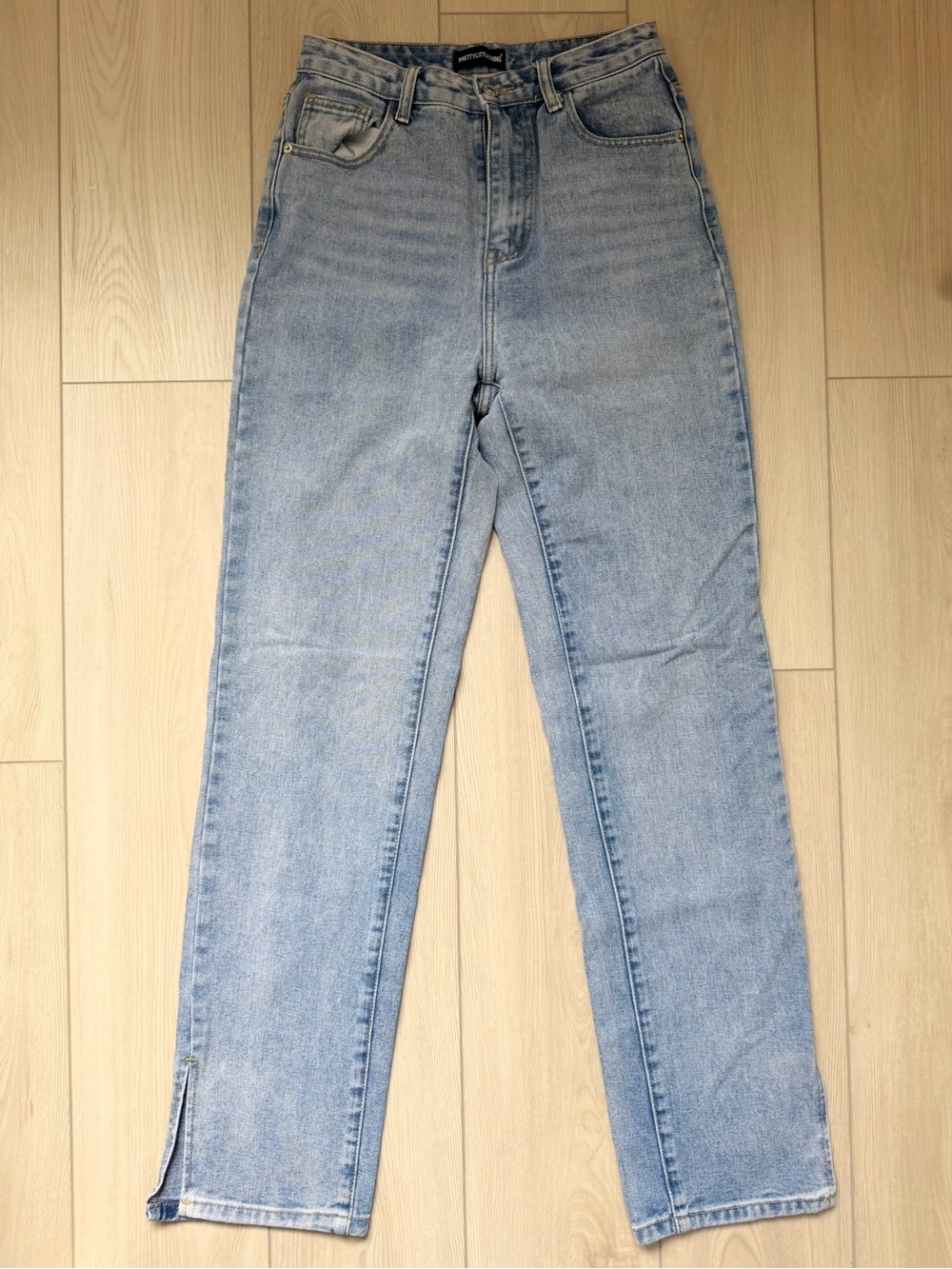 PrettyLittleThing High Waisted Light Wash Straight Leg Jeans – UK 8 / US 4